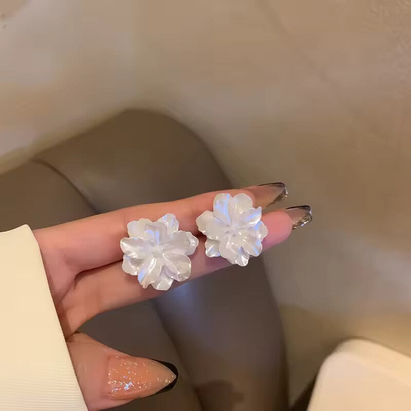 Acrylic White Camellia Flowers Stud Earrings