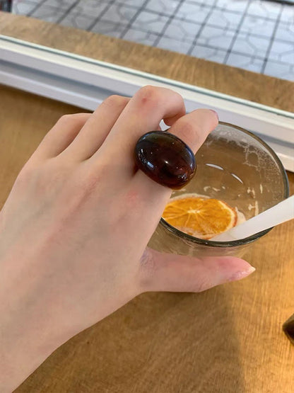 Fashionable and simple gradient coffee-colored resin ring